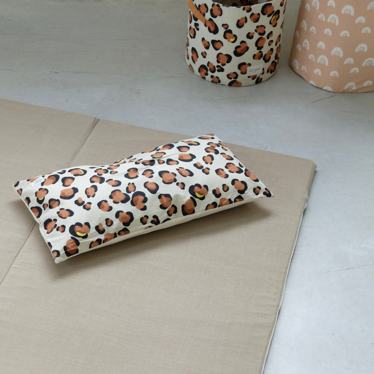 hip trendy kussen met panterprint