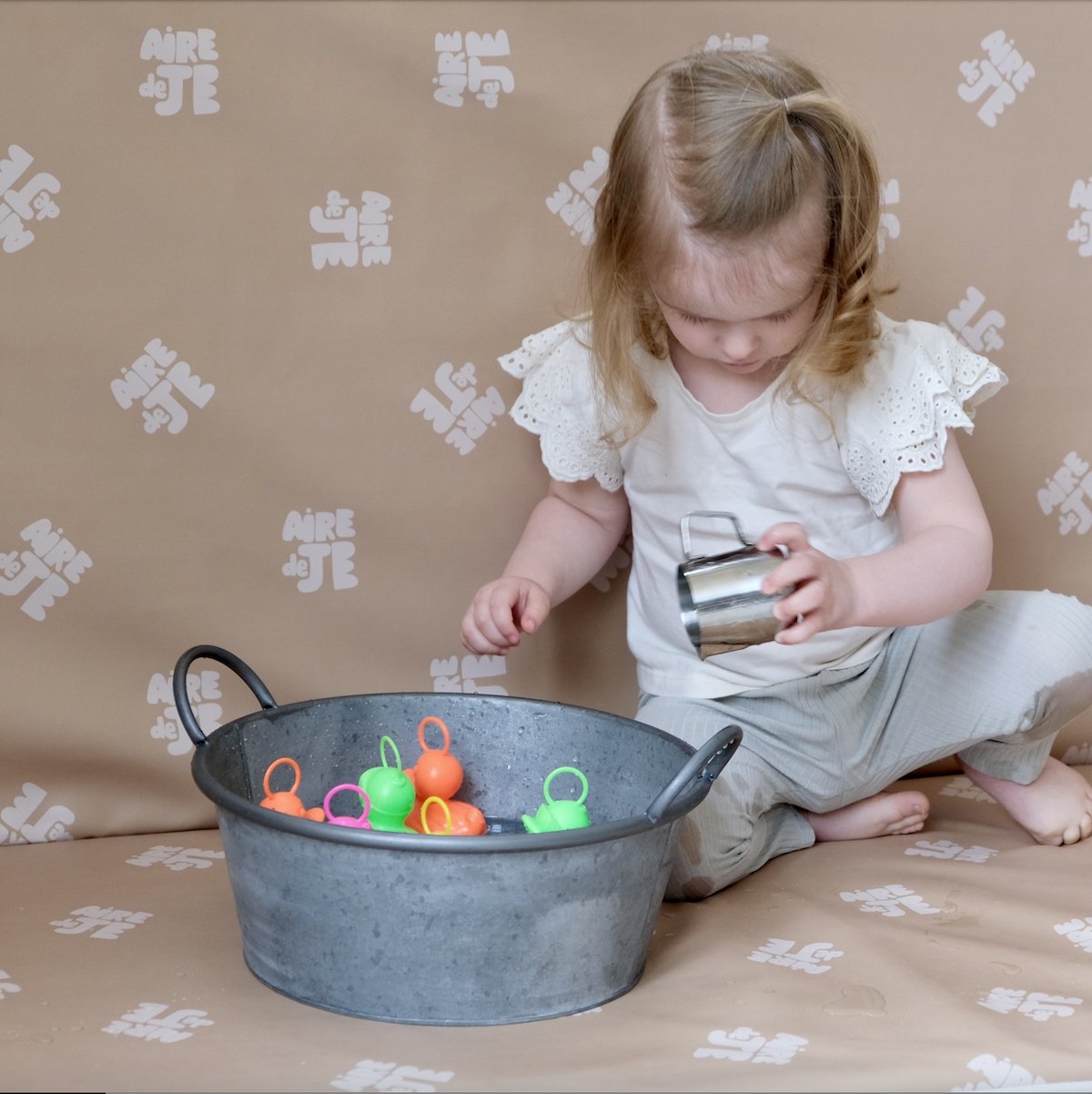 waterproof play and activity mat cover for babies and children waterproof beige air de je print 
