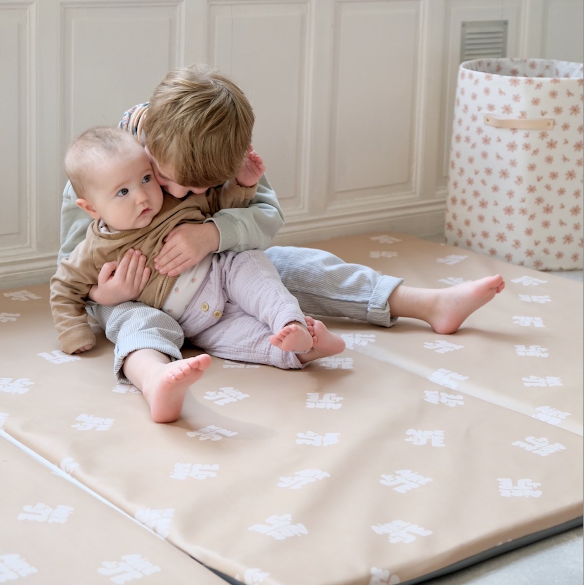 waterproof cover for baby and child activity and play mat – beige "aire de je" print 