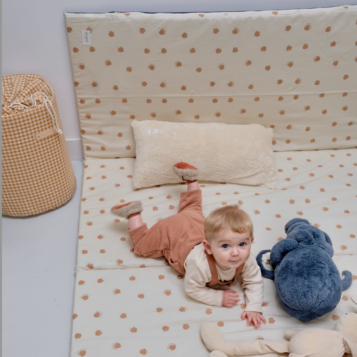 activity mat cover for baby and toddler motor skills and play, pomme d'amour 