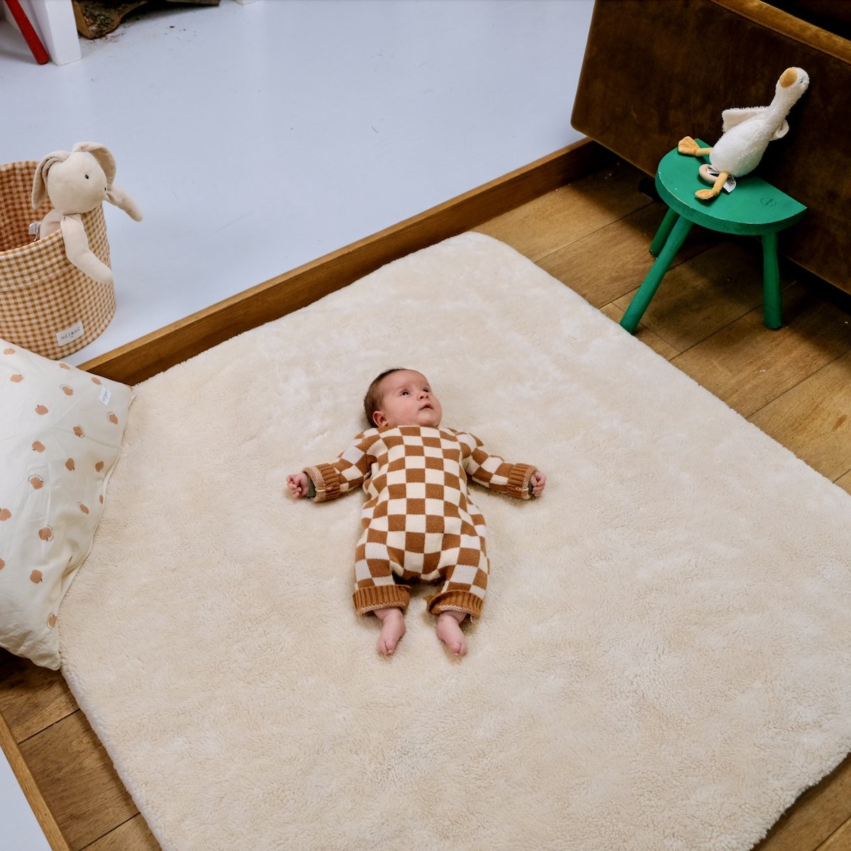 tapis d eveil bébé effet peau de mouton