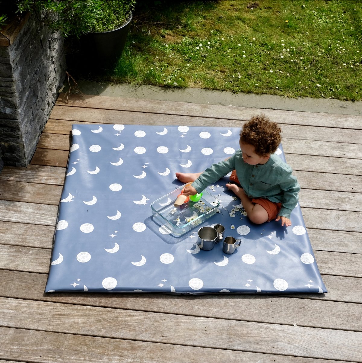 Wasserdichter Bezug zum Überziehen für Krabbelmatte Baby Kind 
waterproof mit Mondprint blau To the Moon
