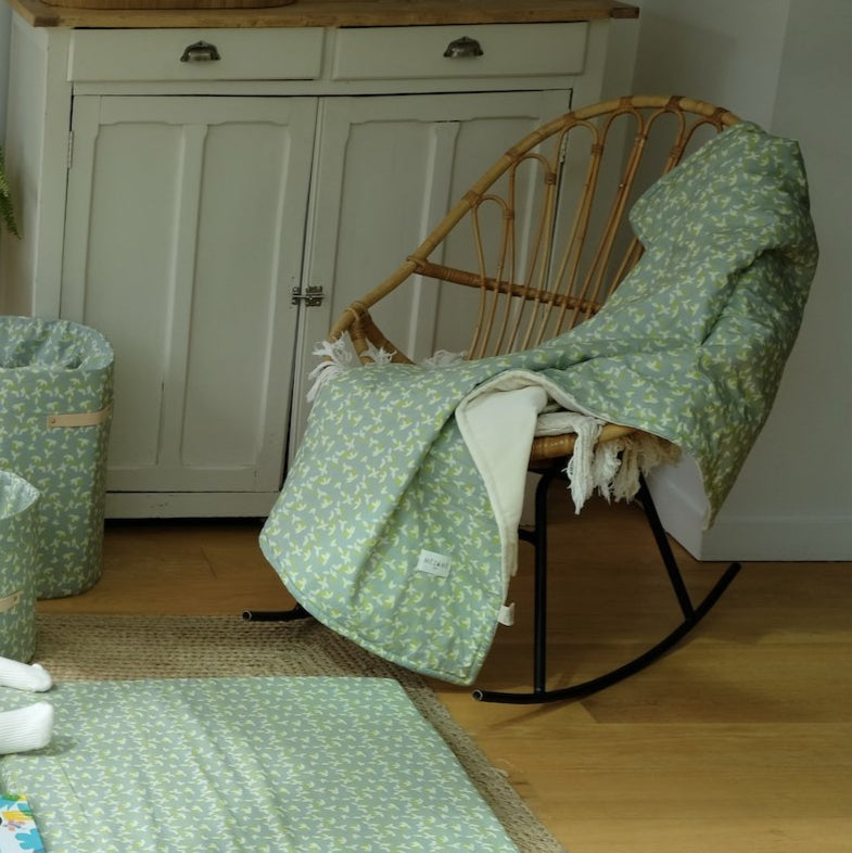 large blanket with lemon print