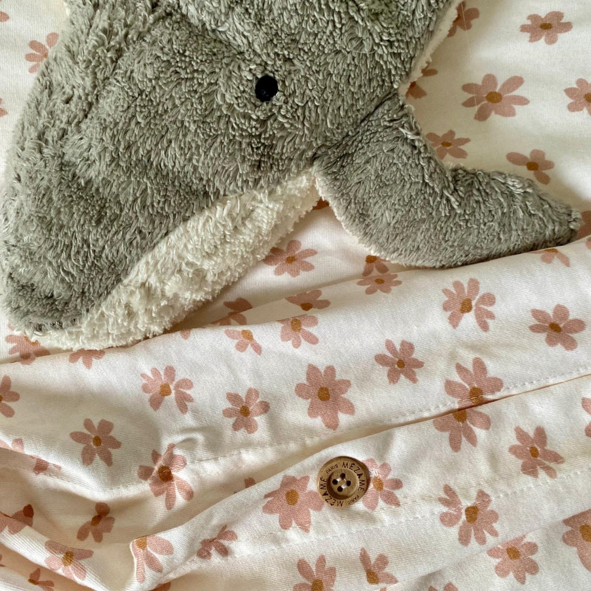baby and toddler floral jersey bedding set, pink, button and zip fastening