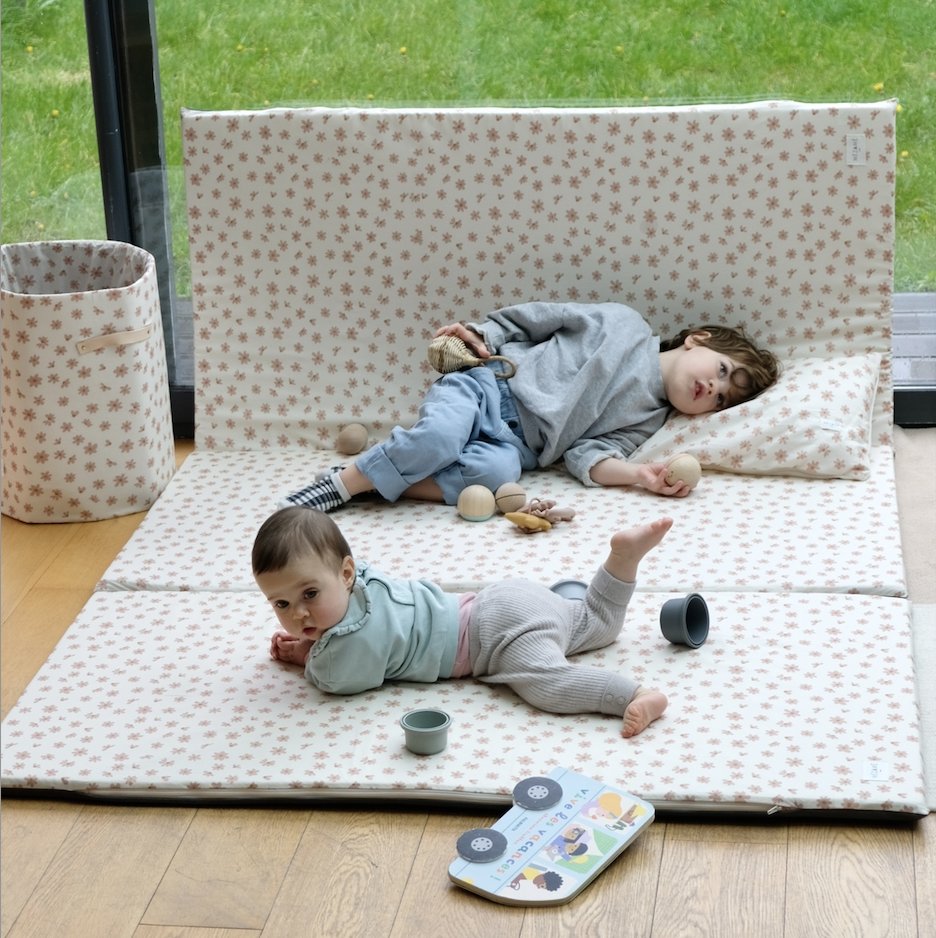 verlengstuk speelkleed motoriek en spel groot formaat baby kind met bloemen 