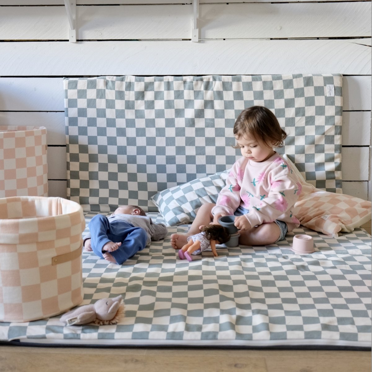 XXL-Verlängerung Großformat Krabbel-, Motorik- und Spielmatte für Babys und Kinder mit grünem Schachbrettmuster