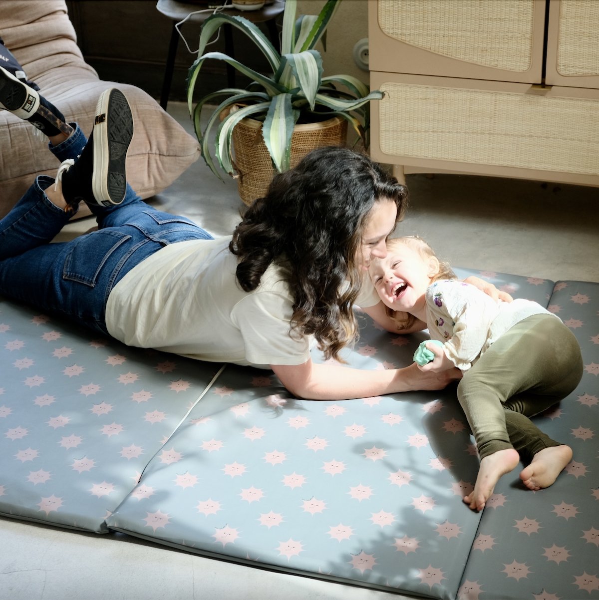 Verlängerung für Spielmatte zur Förderung von Entdeckung, Motorik und Spiel für Babys und Kinder im Großformat 
wasserdicht mit Sonnenprint