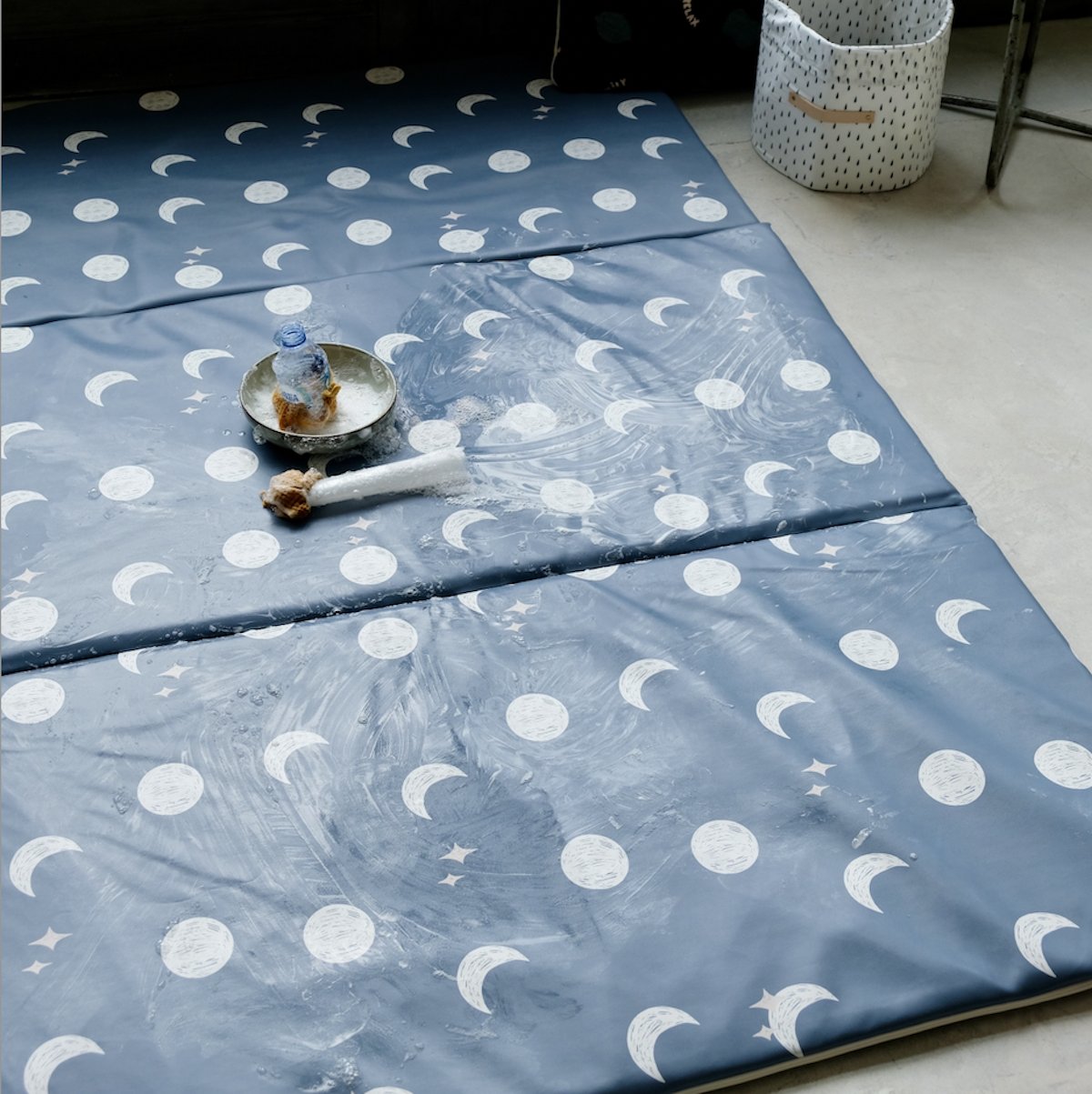 Erweiterung für Spiel- und Krabbelmatte für Babys und Kinder im XXL-Großformat 
 Mondprint Blau To the Moon
