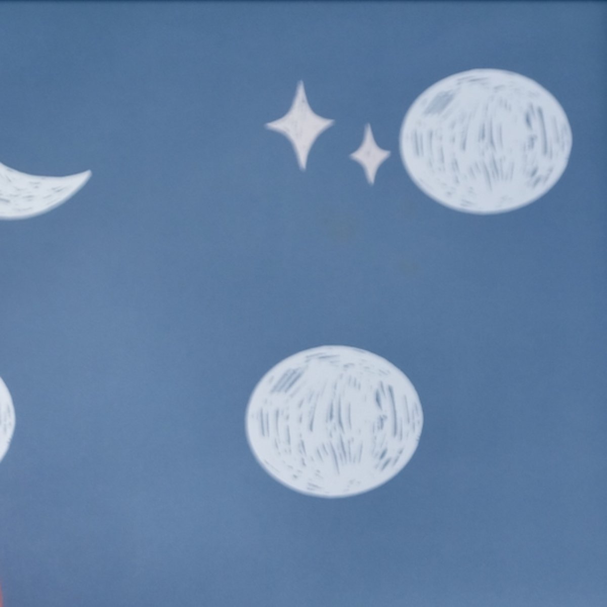 Verlängerung für Spiel-, Bewegungs- und Spielmatte für Babys und Kinder im großen XXL-Format 
wasserabweisend, bedruckt mit blauem Mondmotiv To the Moon Zoom