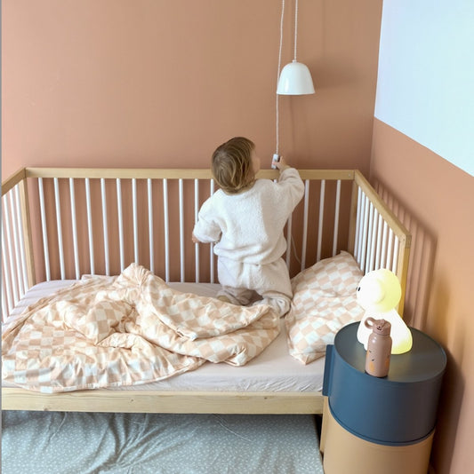 Baby-Kissenbezug aus kuschelweichem Jersey – Rosa Schachbrettmuster