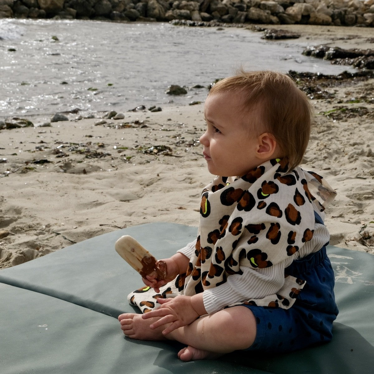 lange gaze de coton indispensable maternite motif leopard