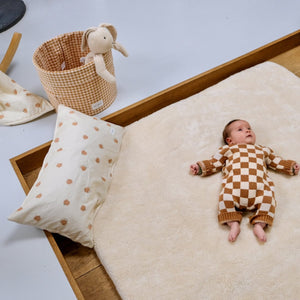 coussin tout doux bebe enfant motif pomme d'amour 
