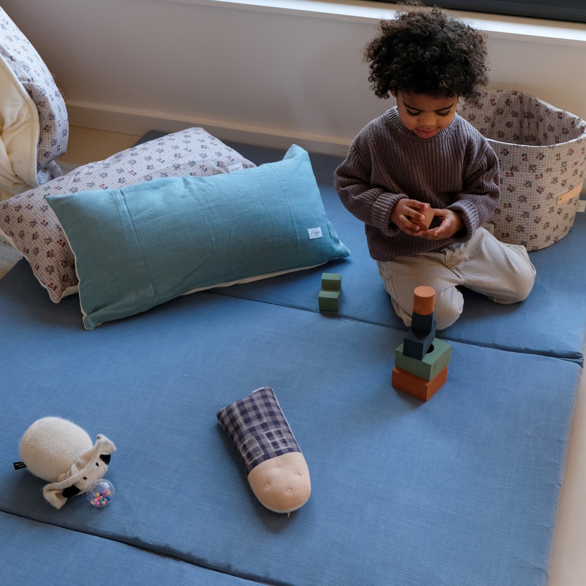Spiel- und Krabbelmatte für Baby und Kind im großen XXL-Format, einfarbig blau