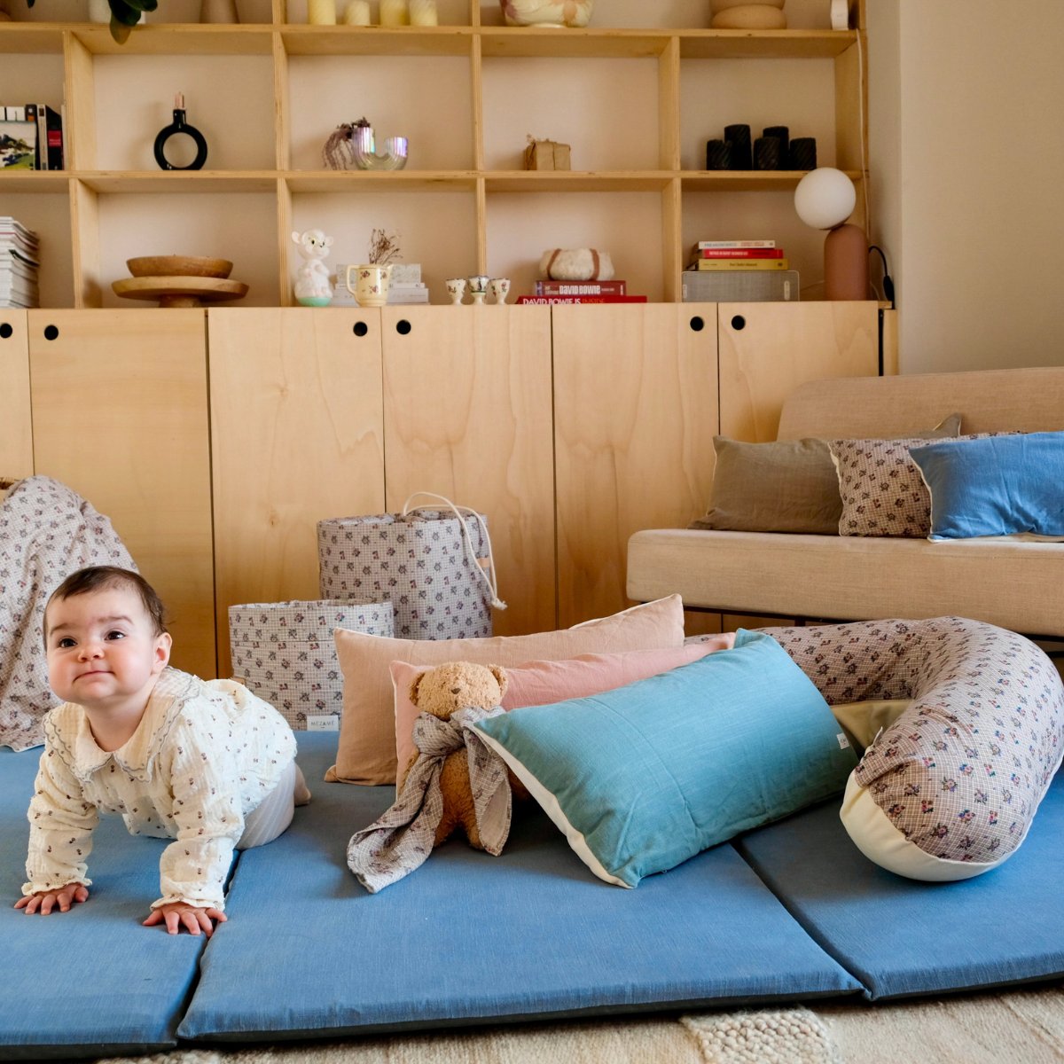Spiel- und Krabbelmatte für Babys und Kinder im XXL-Großformat, einfarbig blau