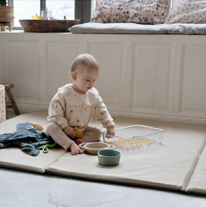 waterdicht speelkleed voor motoriek en spel baby kind groot formaat waterdicht effen beige sesam