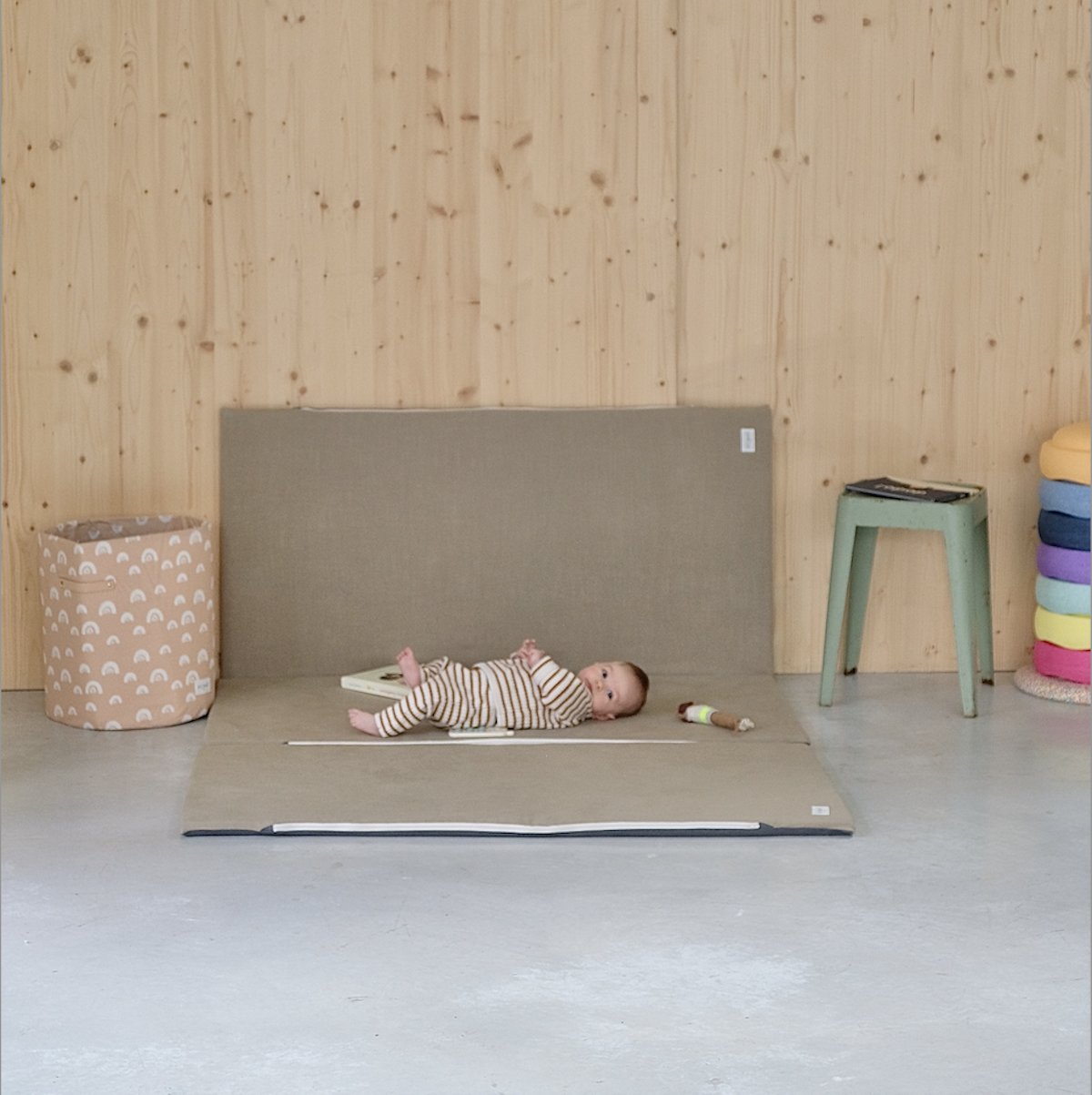 speelkleed motoriek en spel baby kind XXL effen print olijfgroen kaki