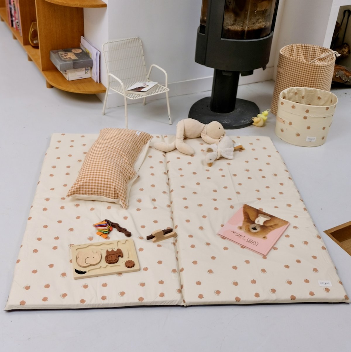 tapis d eveil  bebe enfant motif pomme d'amour 