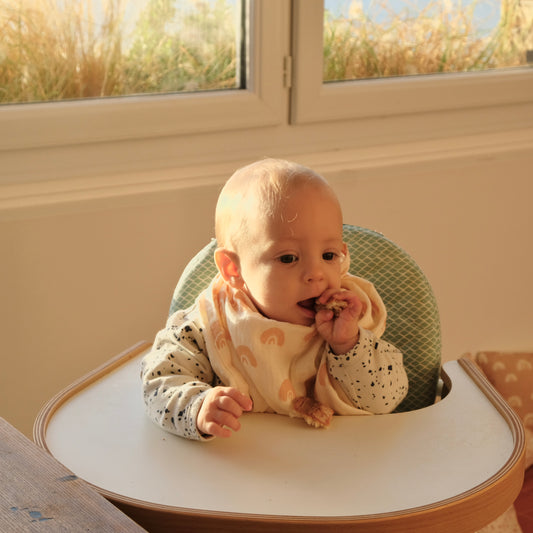 lange indispensable arc en ciel maternité bébé bavoir