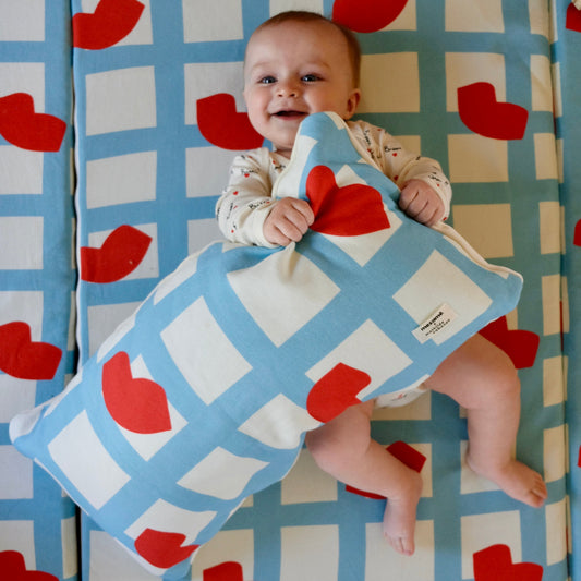 cojín decoración padres niños muy suave besos boca mathilde cabanas 