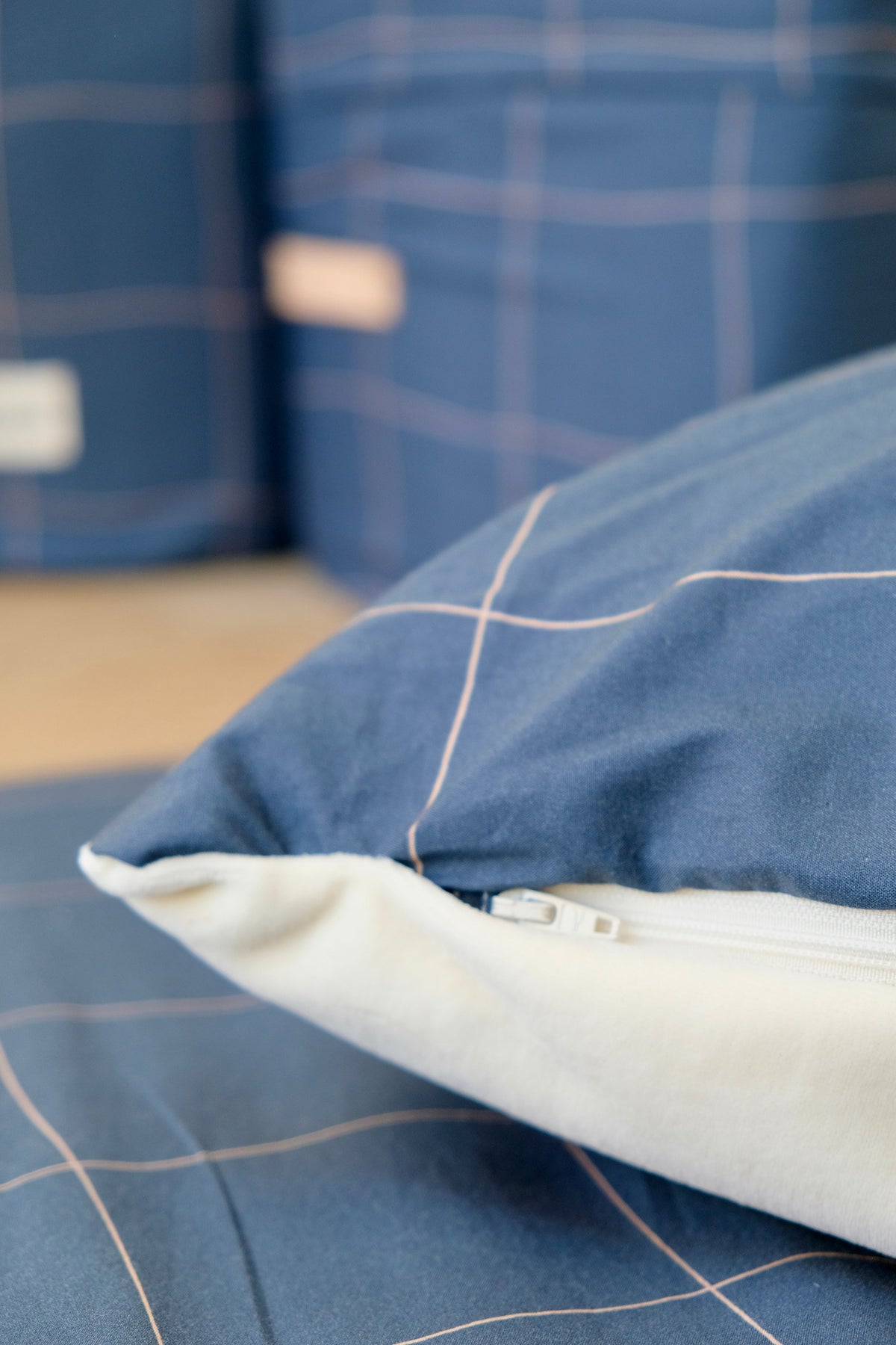 Grid +One Cushion
